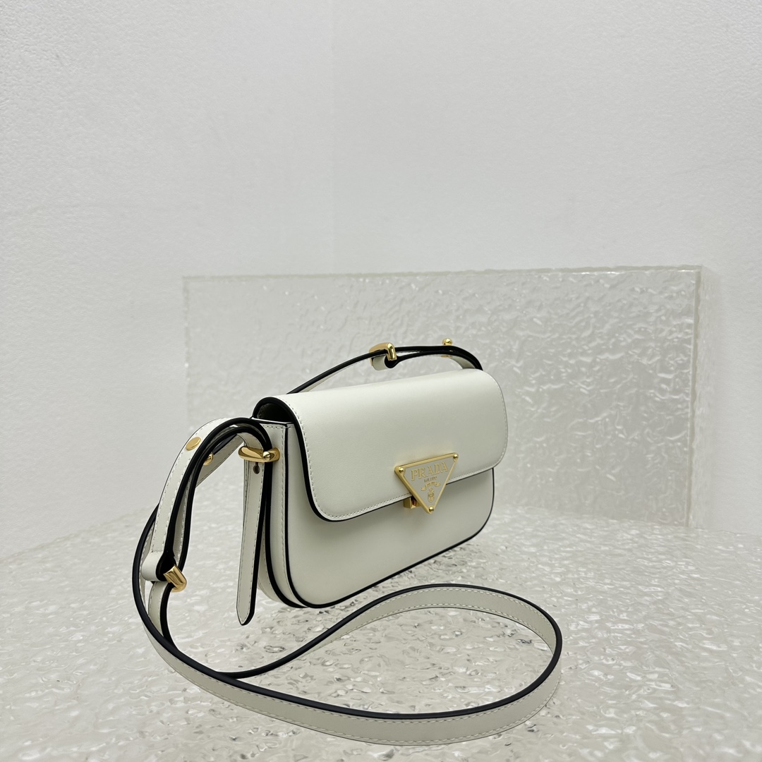 Pra*a Saffiano bag