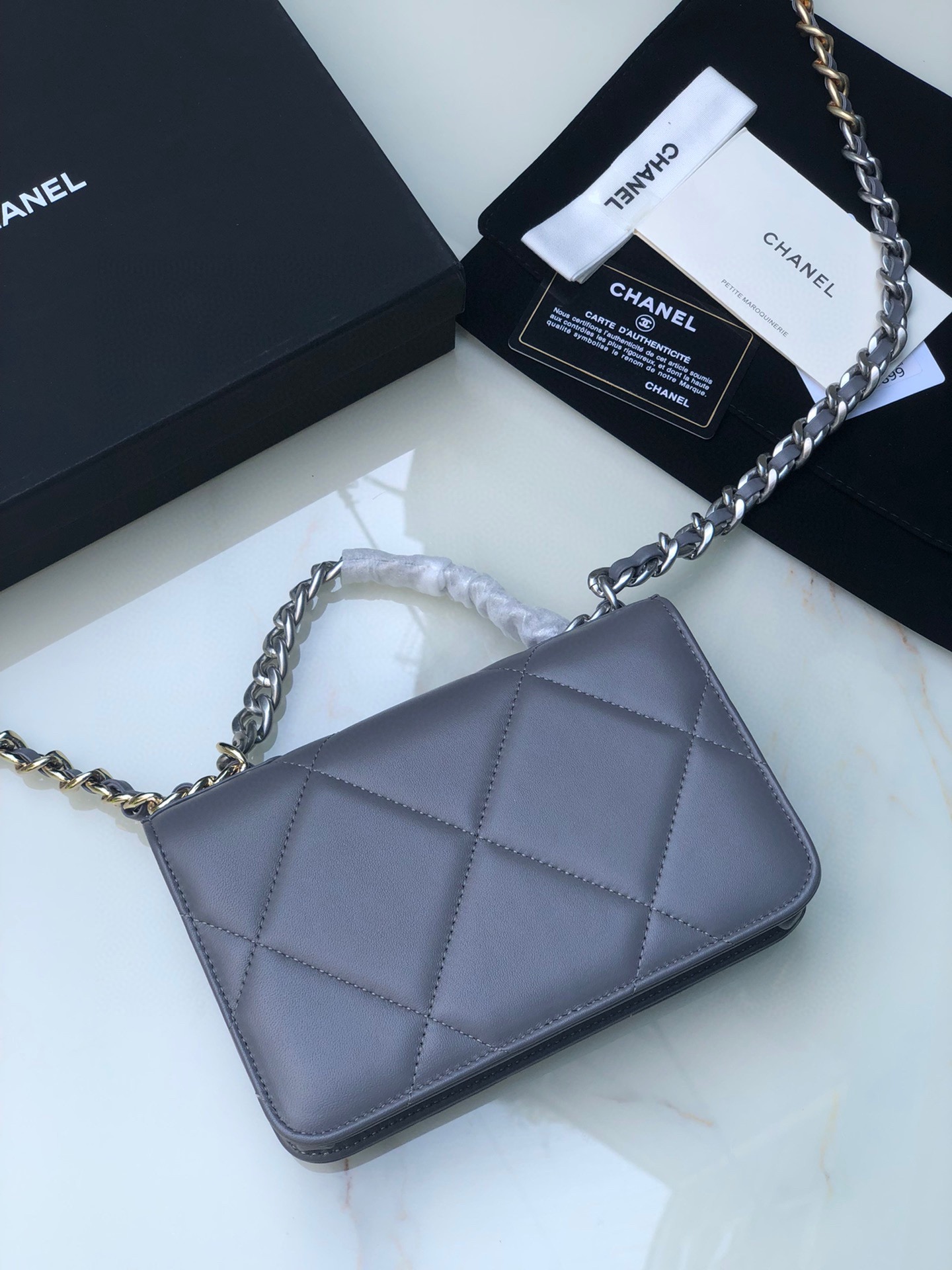 Ch**el 19 WALLET ON CHAIN