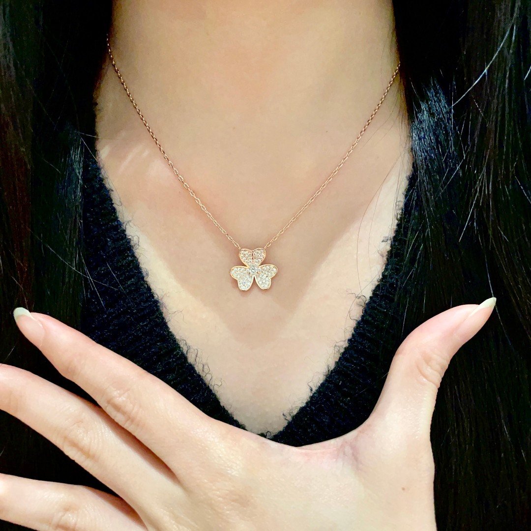 V*n Cl**f Vintage Alhambra Necklace