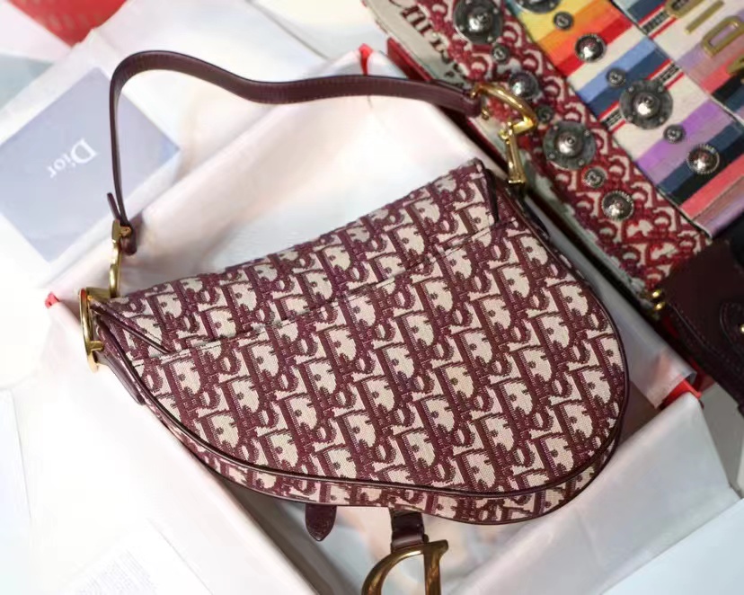 D10r saddle bag in red