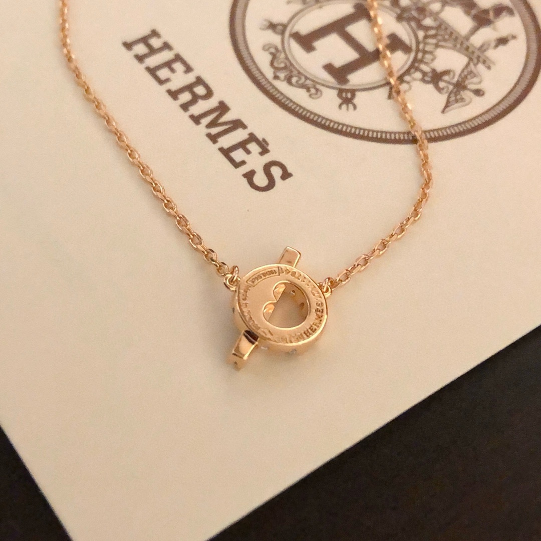 H**me5 Finesse Necklace