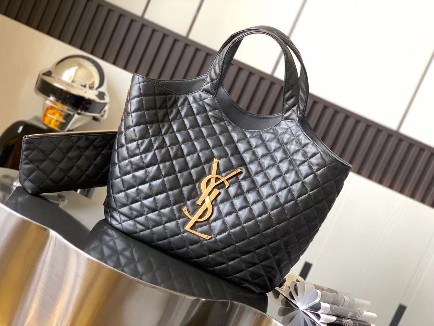 ICARE MAXI SHOPPING BAG IN QUILTED LAMBSKIN