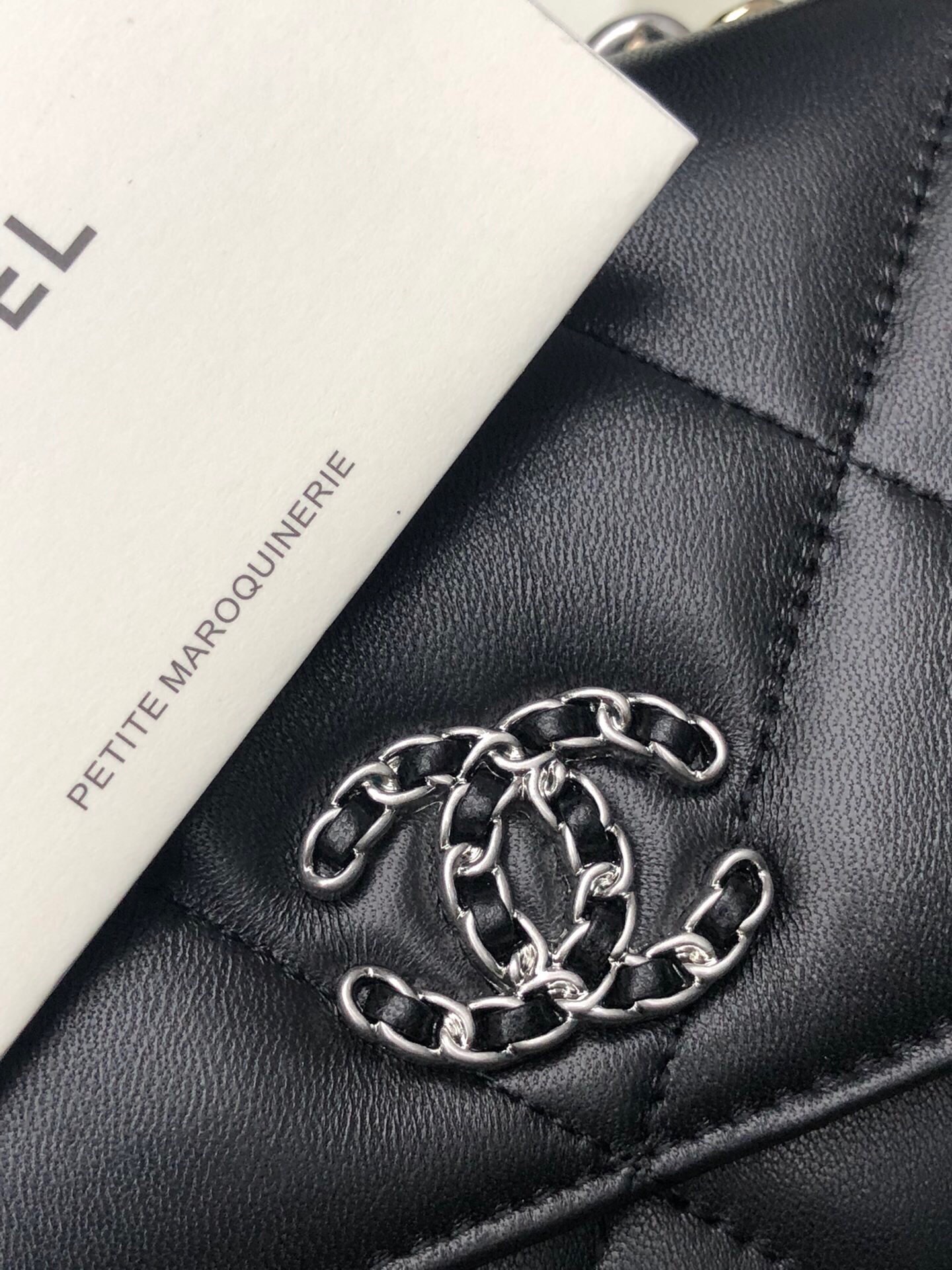 Ch**el 19 WALLET ON CHAIN