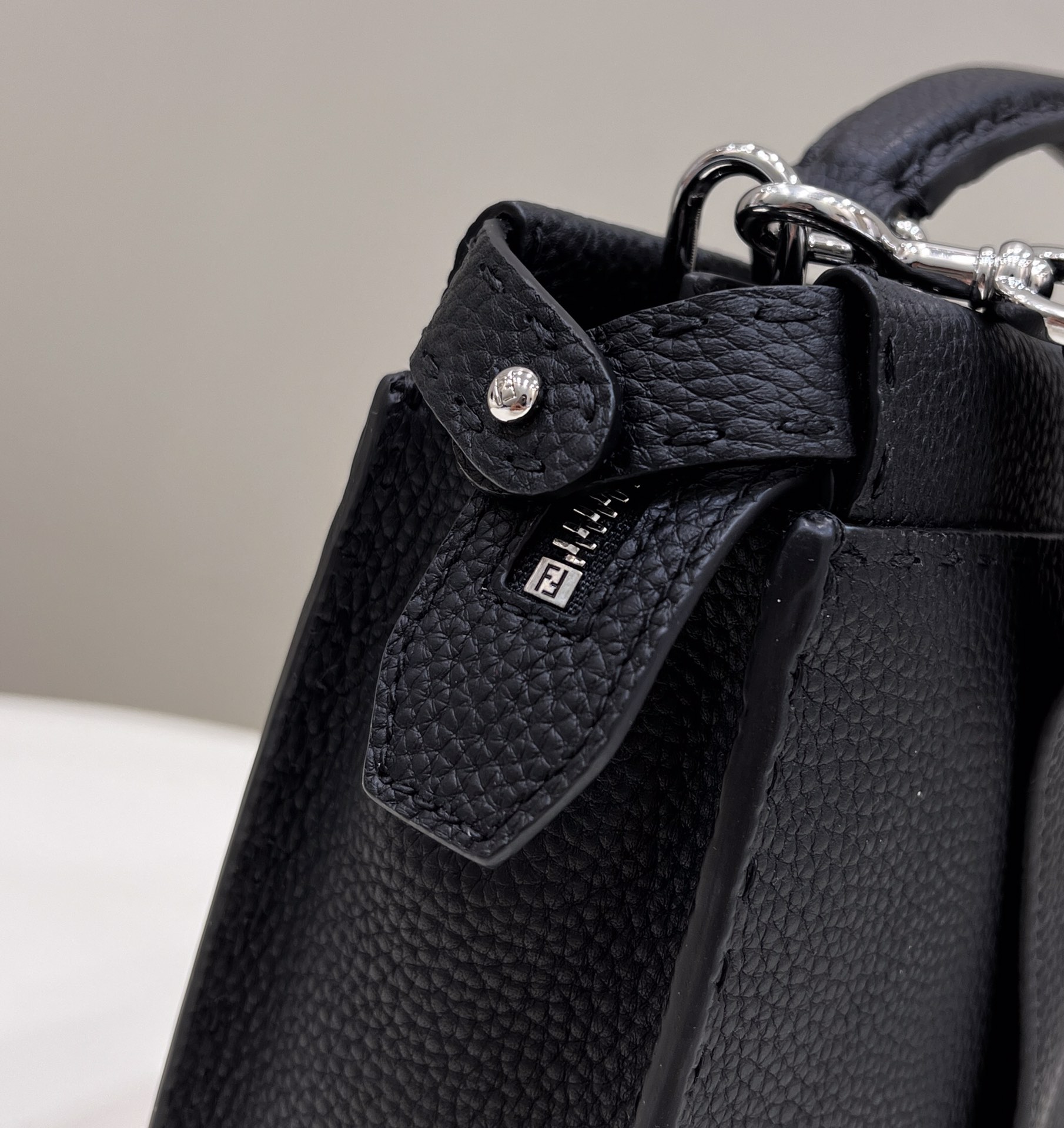 F**di O’Lock Zipper