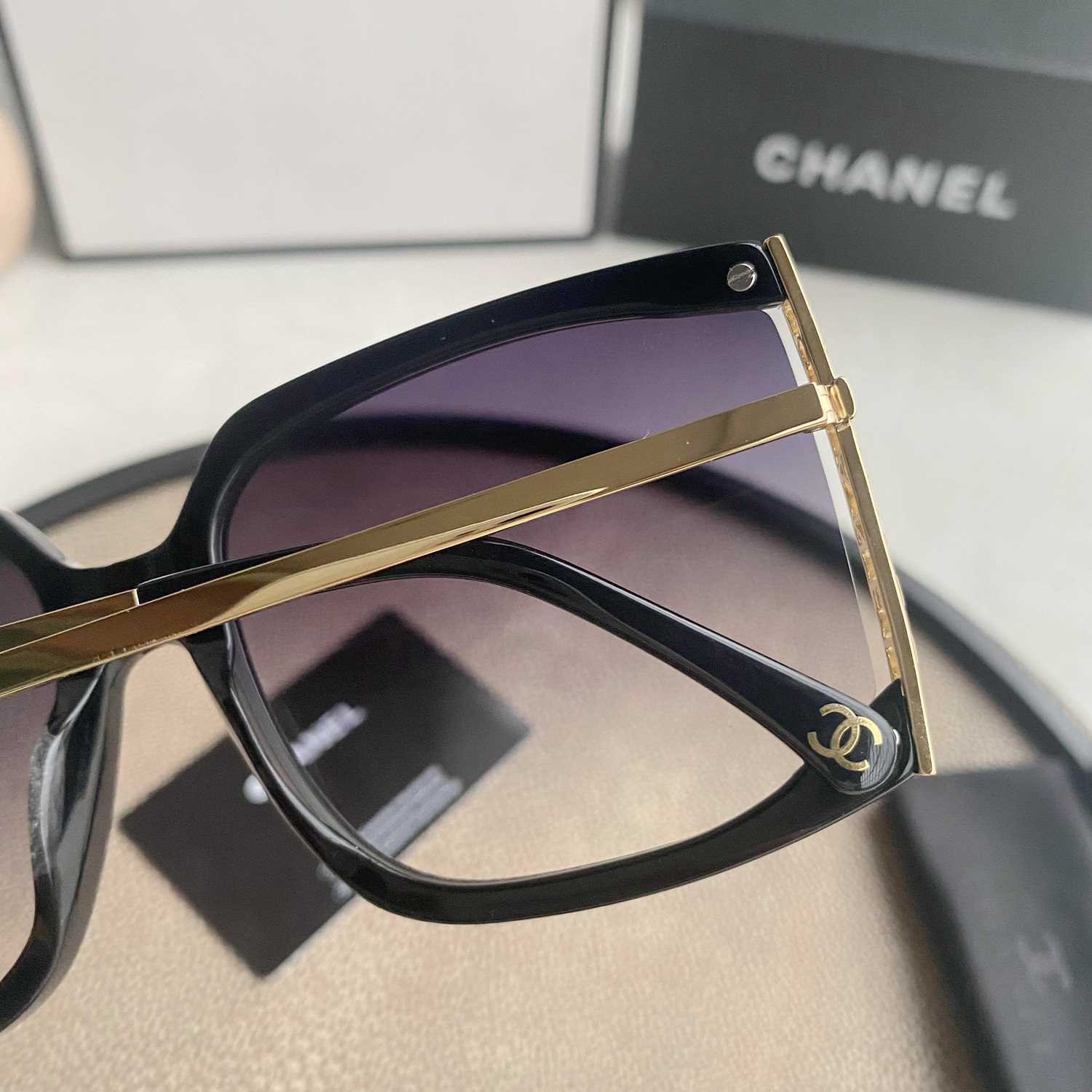 Vintage Ch**el sunglasses