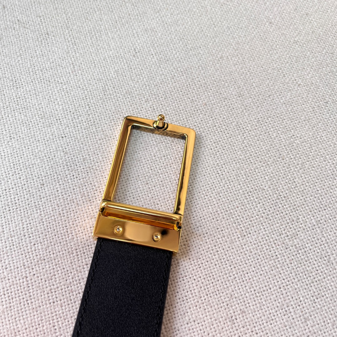 GG belt with silver buckle