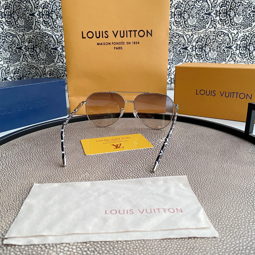 L0visVvtt0n Sunglasses