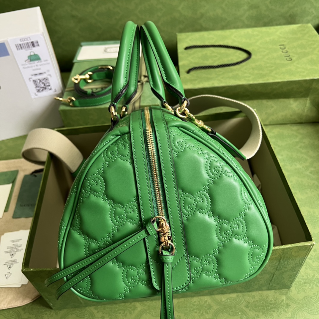 GG Matelassé leather medium bag