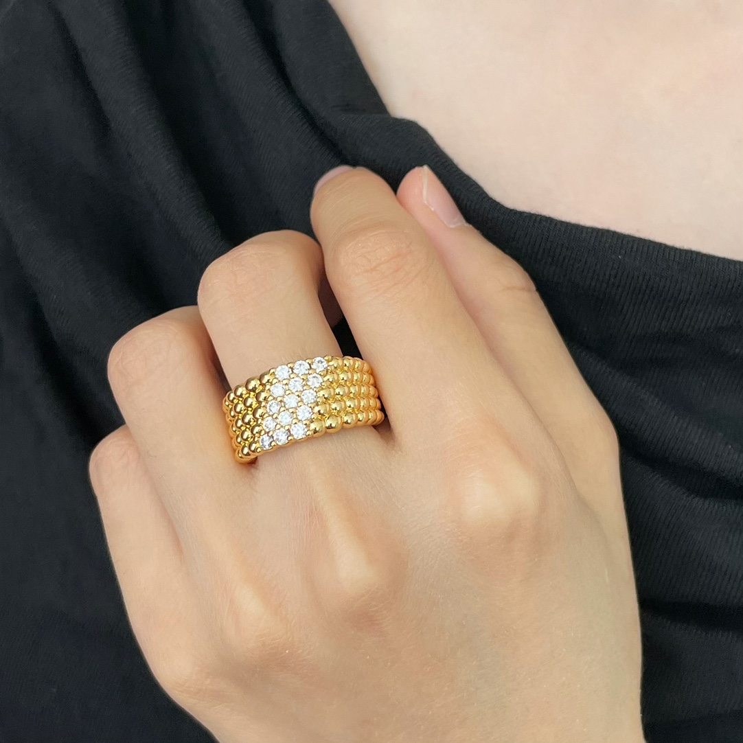 V*n Cl**f & Arpels VCA Ring