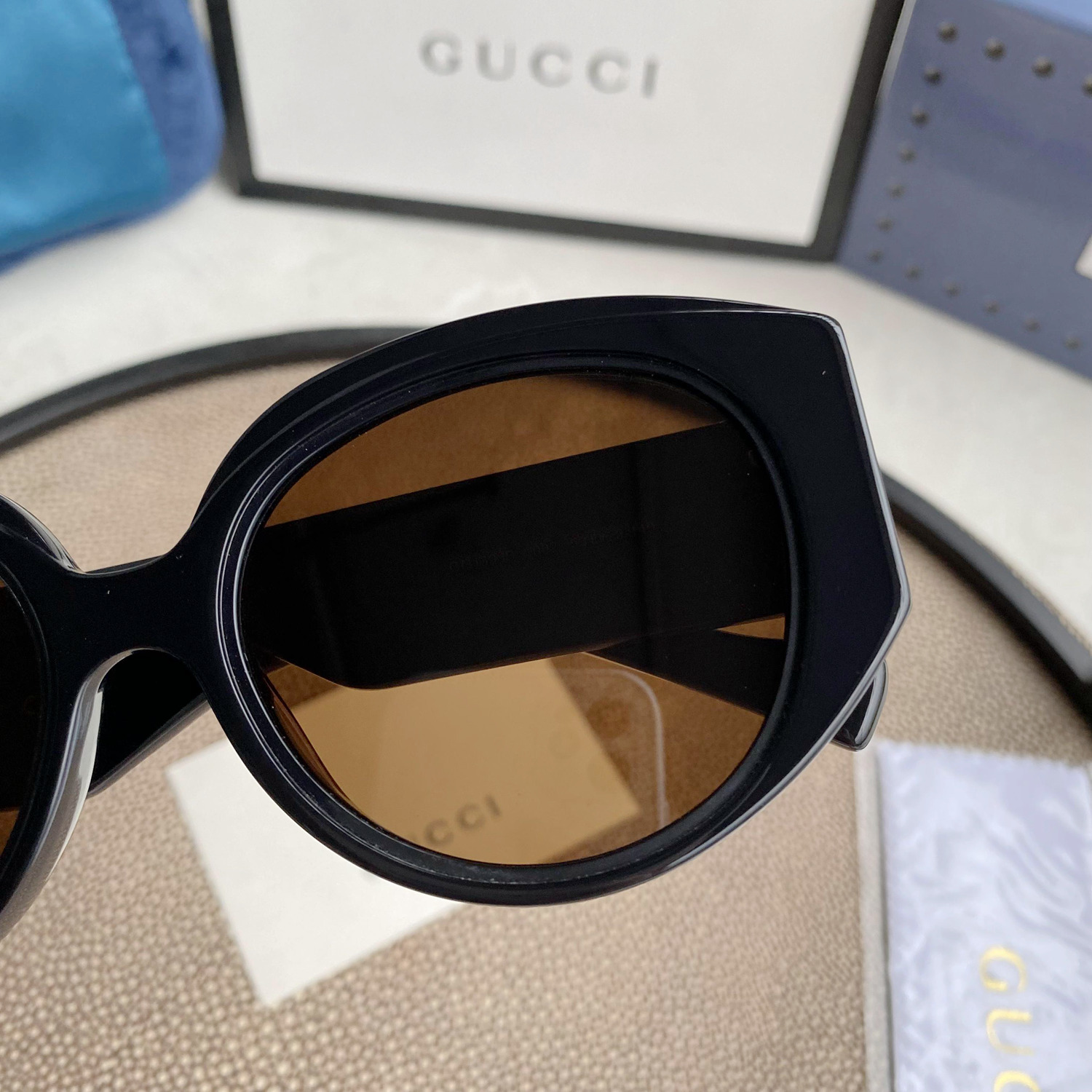 OVERSIZED ROUND SUNGLASSES