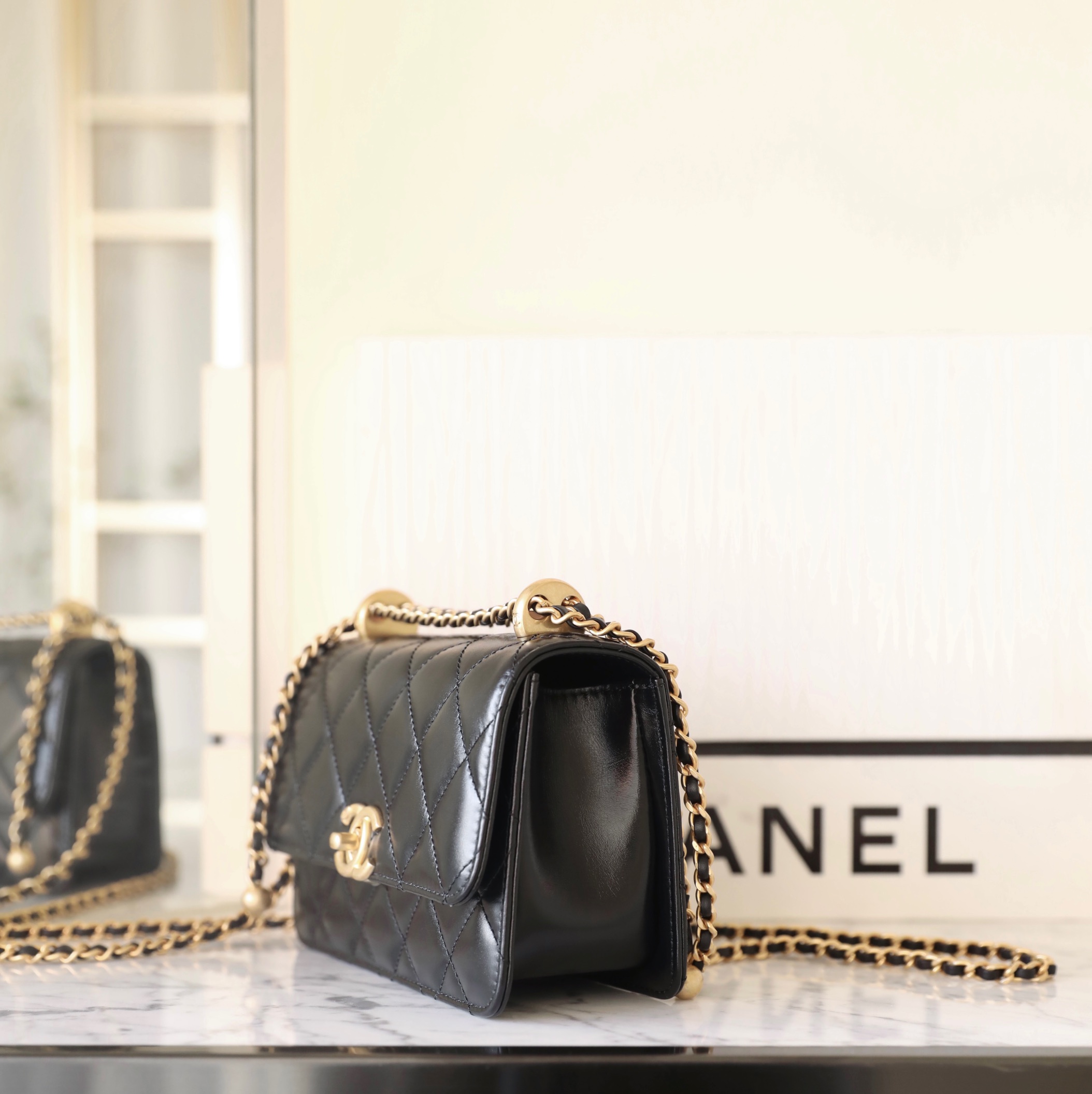 𝖠𝗇𝗍𝗂𝖻𝖺 flap bag
