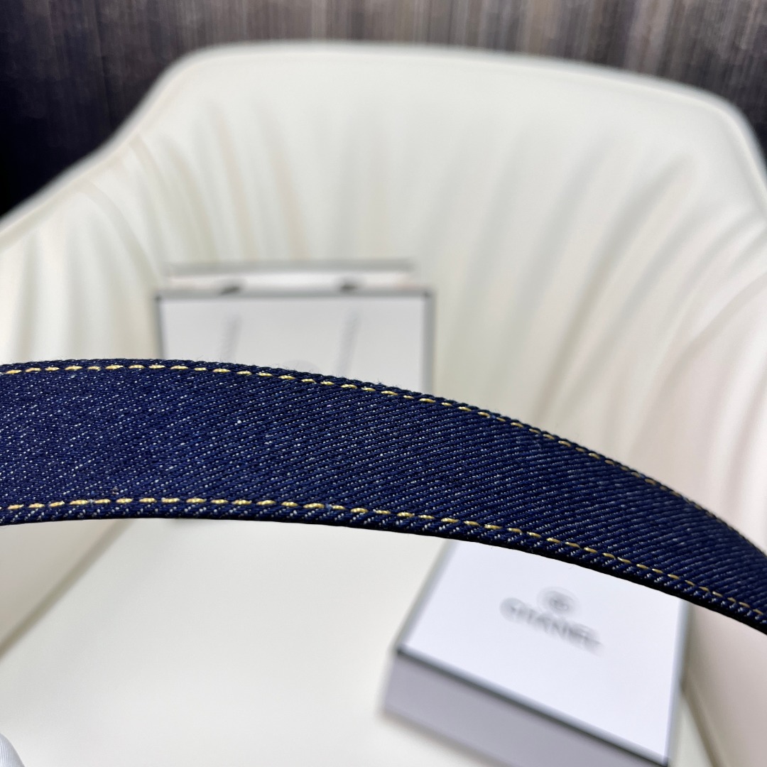 Ch**el Pre-Owned 1990s CC Turn-lock denim belt