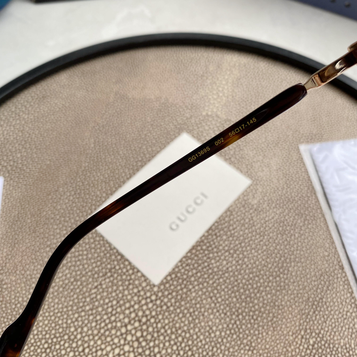 RECTANGULAR FRAME SUNGLASSES