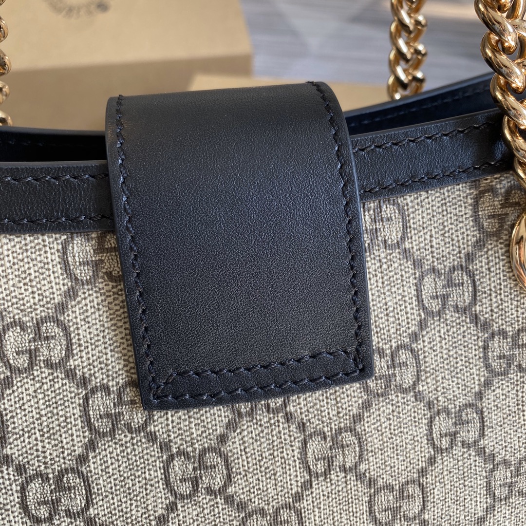 Gvc*1 Padlock Small Shoulder Bag