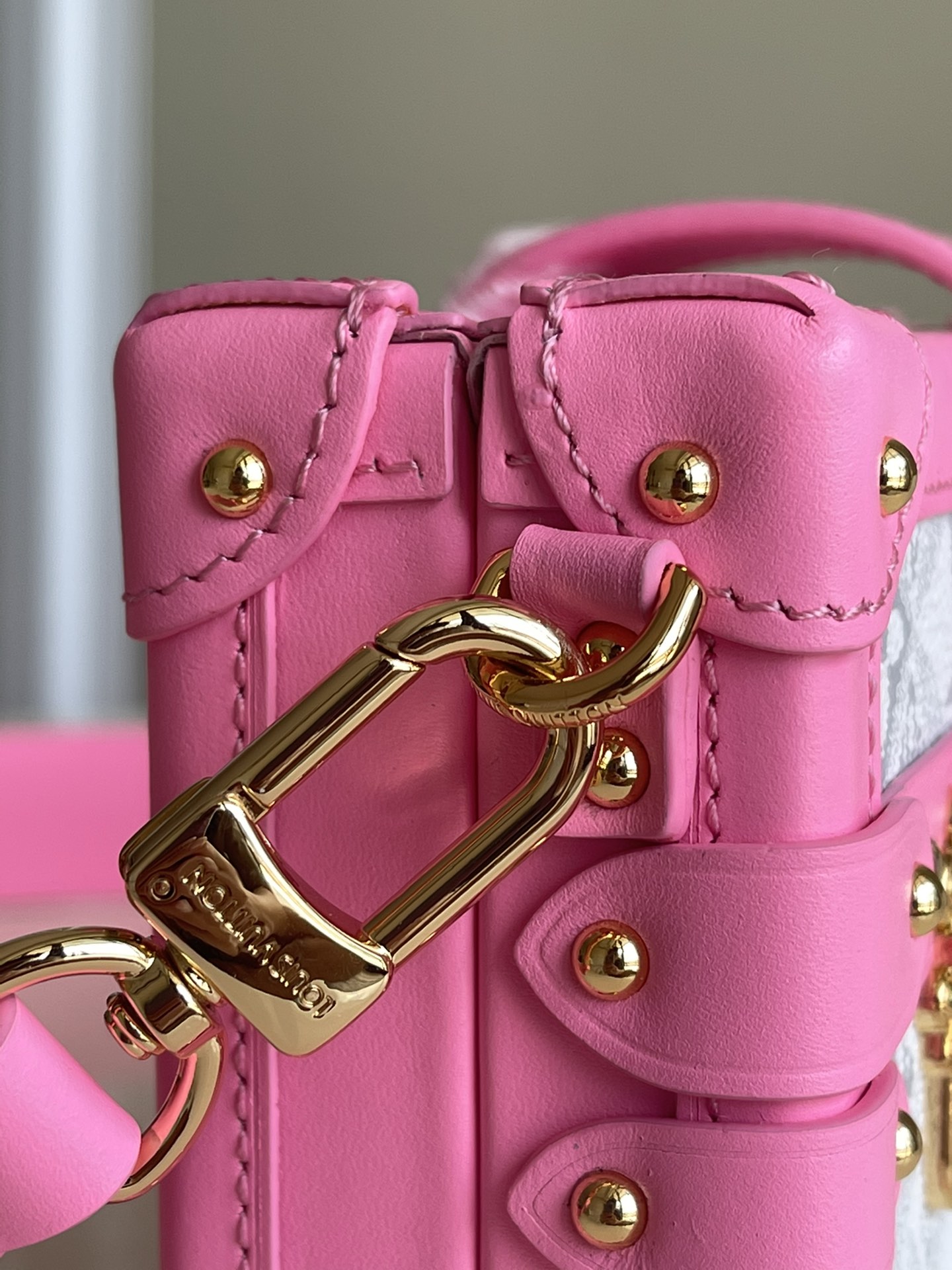 L0vis Vvtt0n LV Petite Malle Shoulder Bag