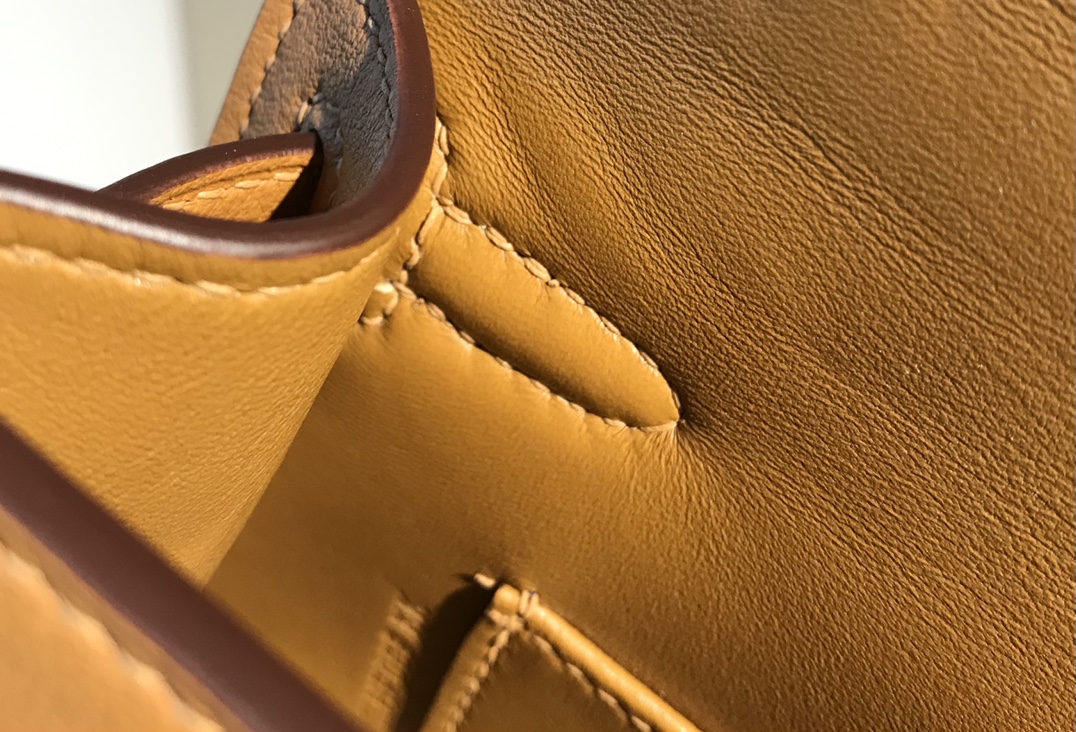 H**me5 Kelly Pochette