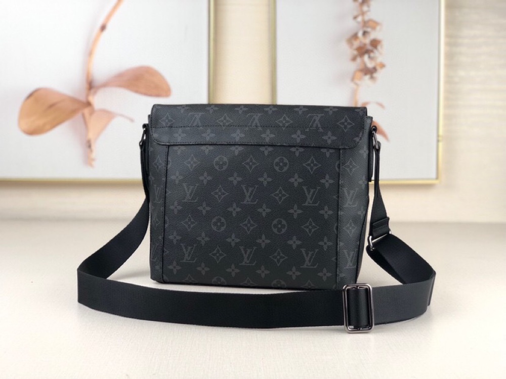 L0vis Vvtt0n Monogram Eclipse Messenger PM