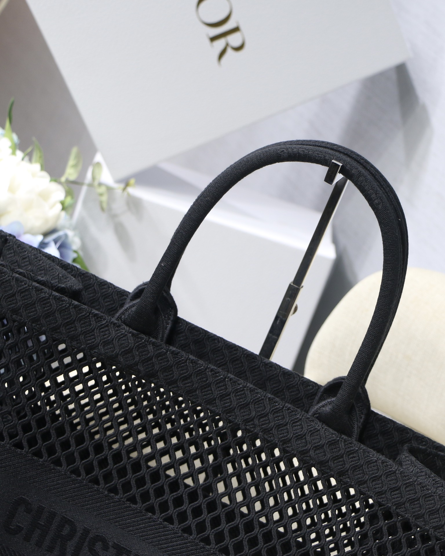 D10r BOOK TOTE