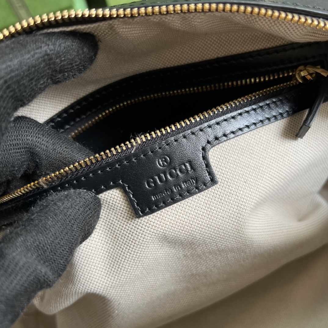 GG Matelassé leather medium bag