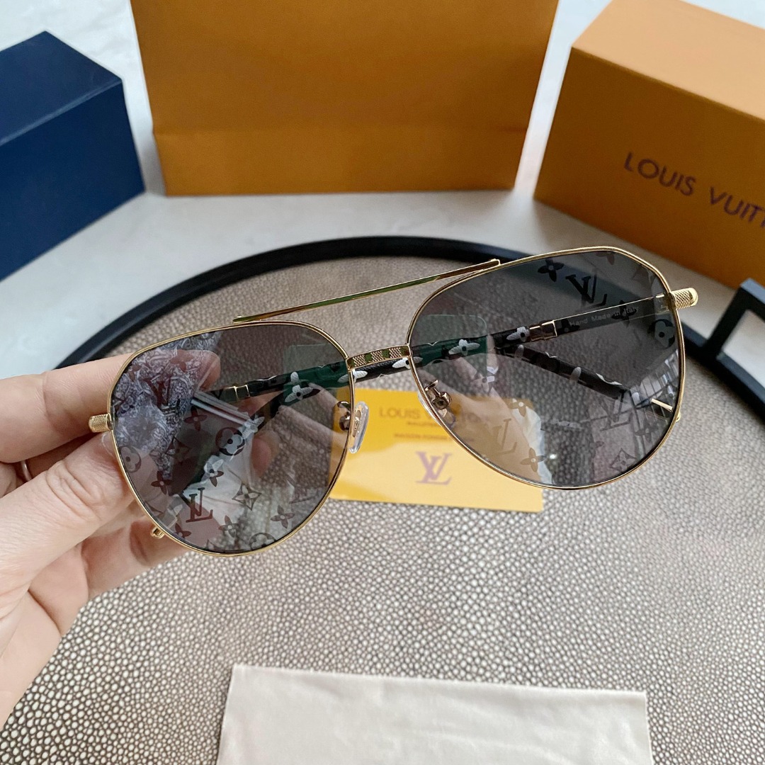 L0visVvtt0n Sunglasses