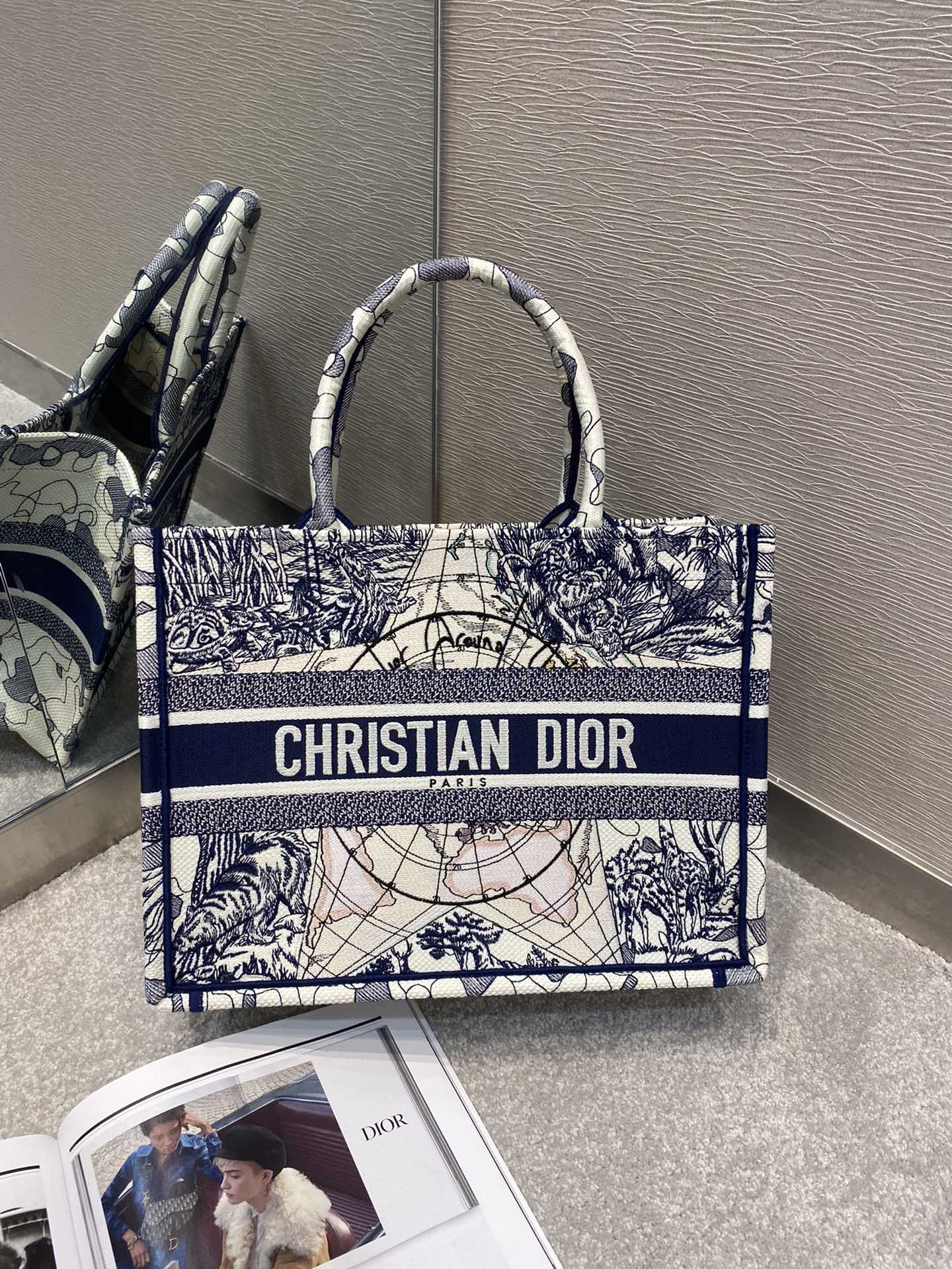 D10r Book Tote