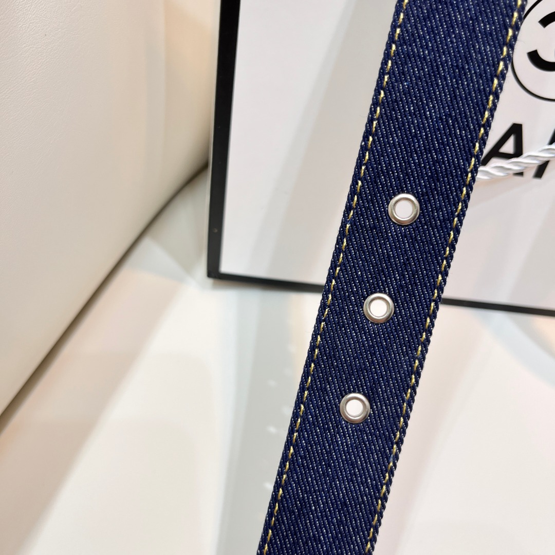 Ch**el Pre-Owned 1990s CC Turn-lock denim belt
