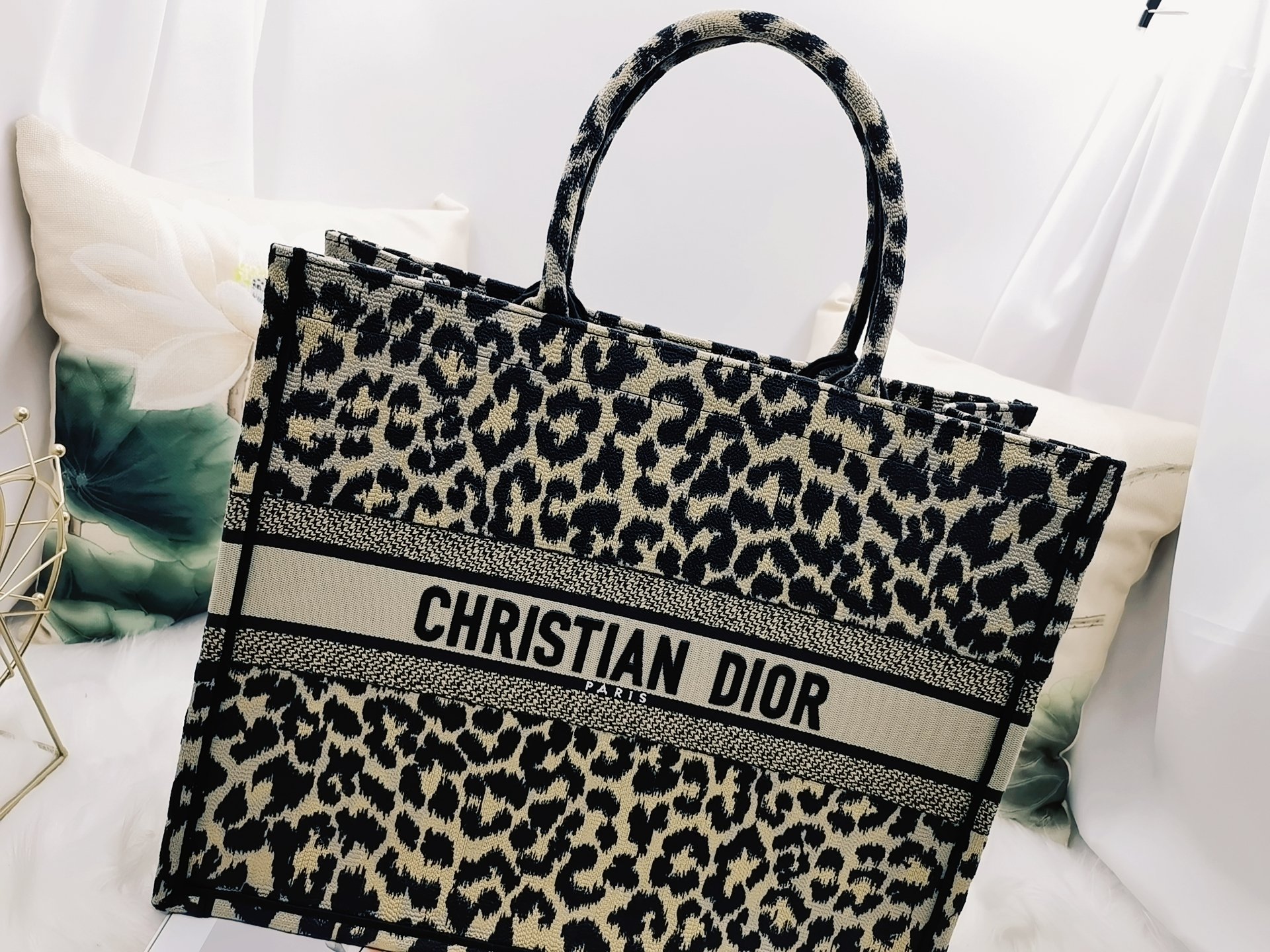 D10r Book Tote