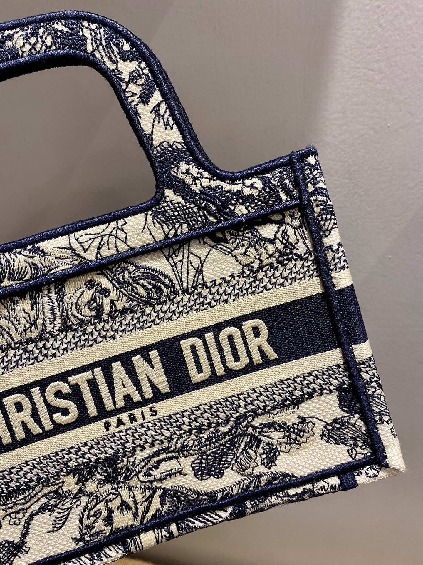 D10r BOOK TOTE