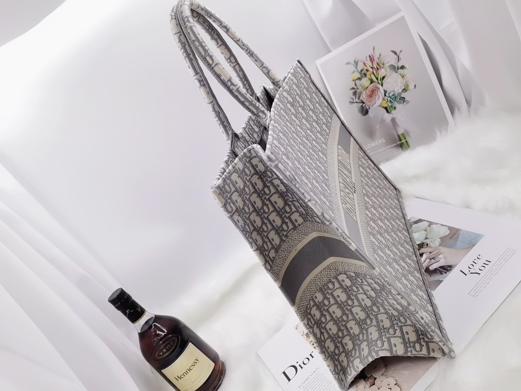 D10r Book Tote