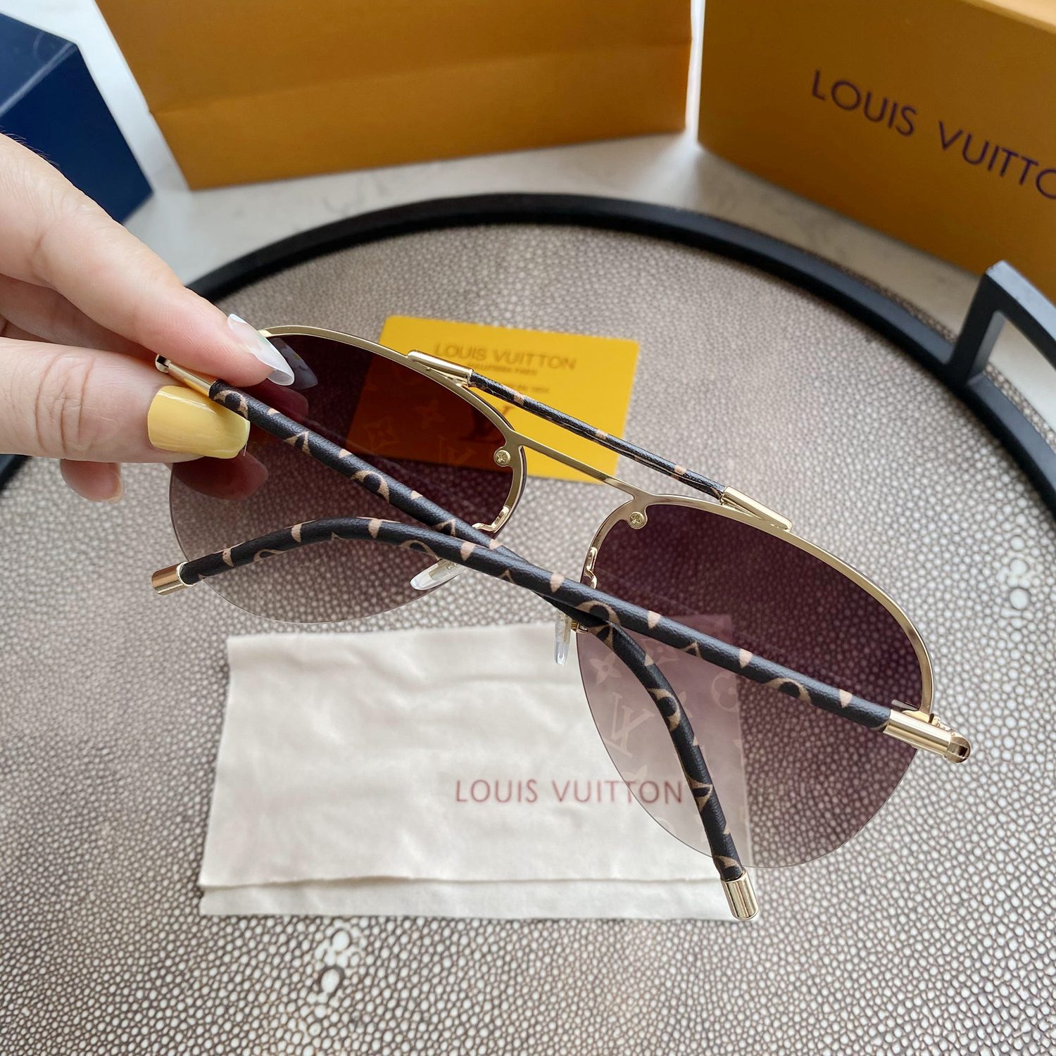 Pink Gradiant Monogram Stem Aviators