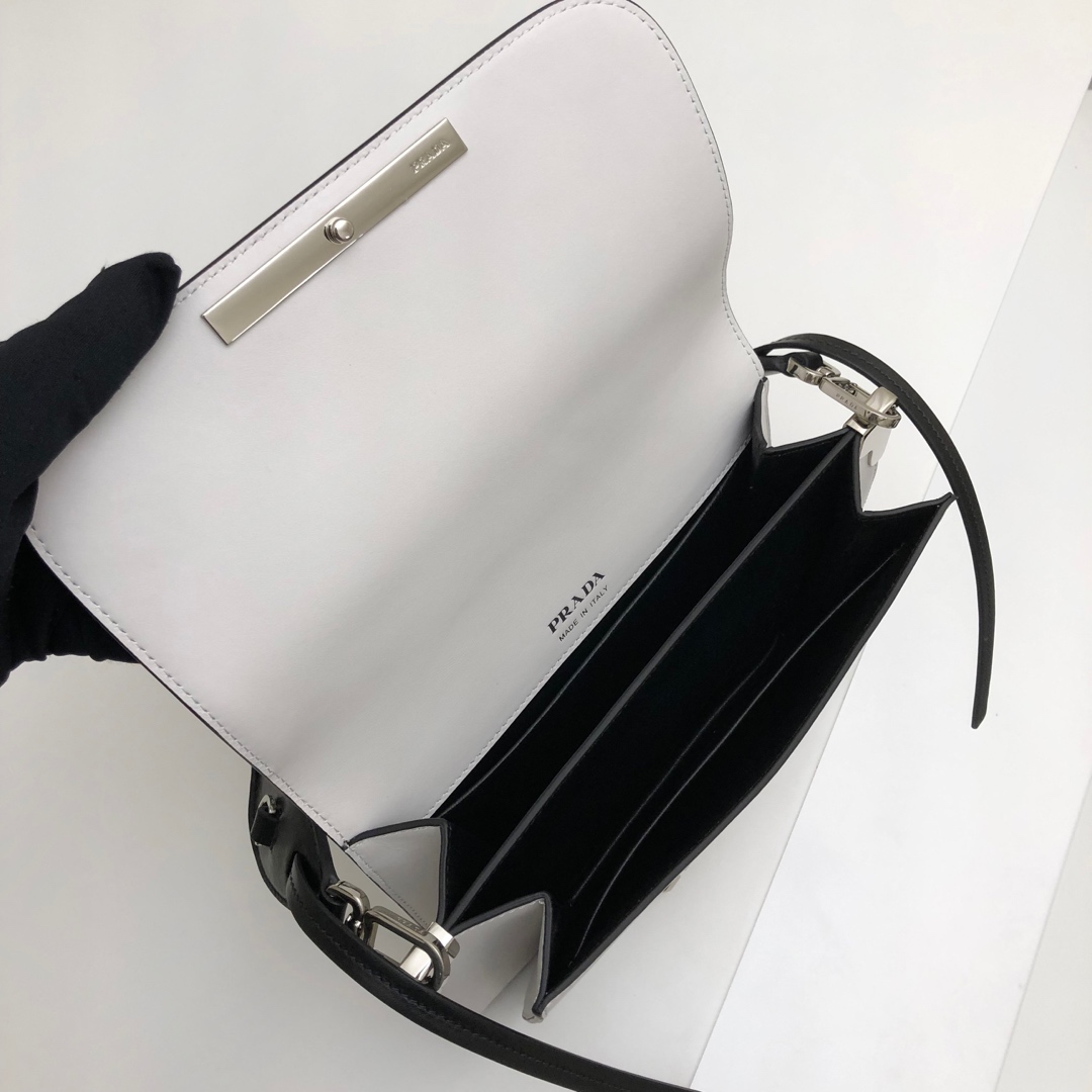 Sybille Clasp bag