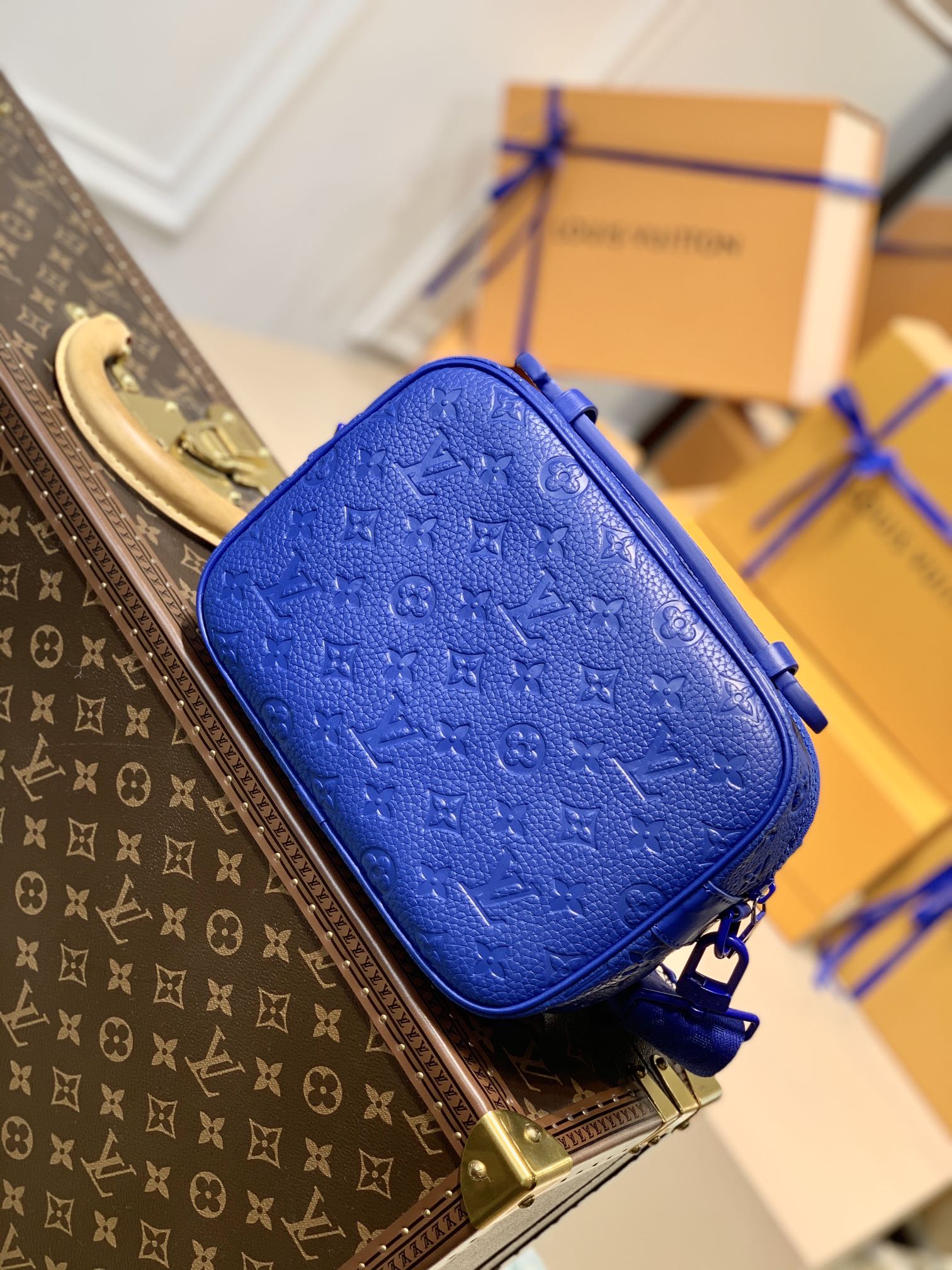 S LOCK SLING BAG
