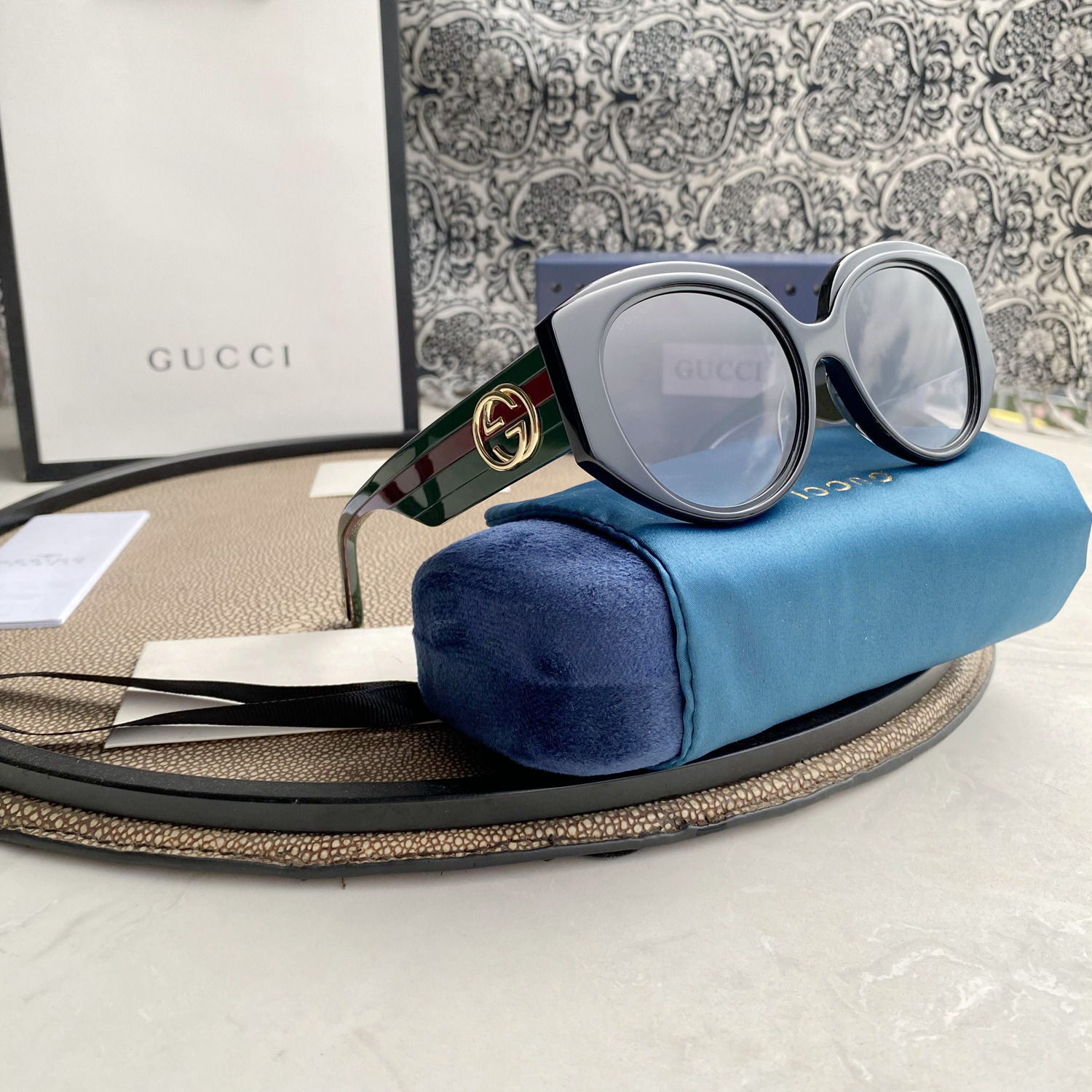 OVERSIZED ROUND SUNGLASSES