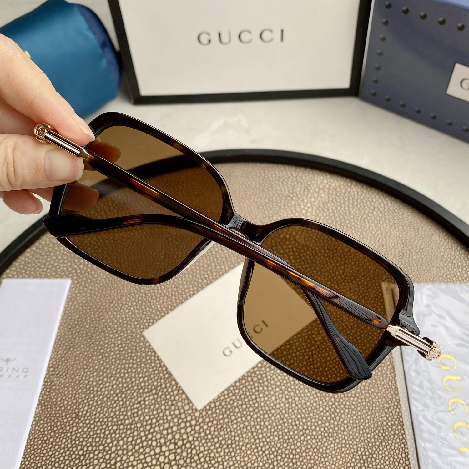 RECTANGULAR FRAME SUNGLASSES