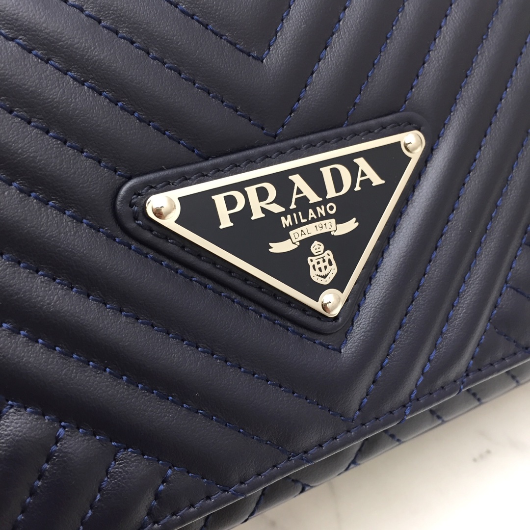 Pra*a Diagramme bag
