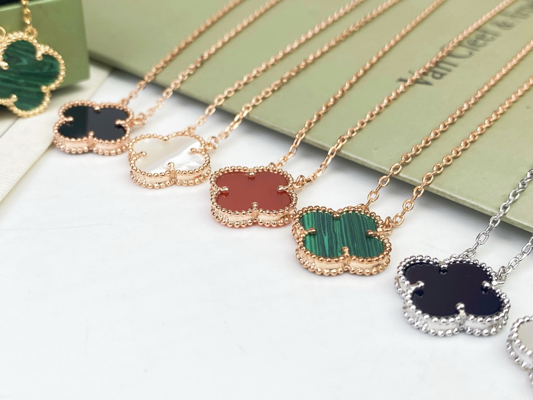 V*n Cl**f Vintage Alhambra Necklace