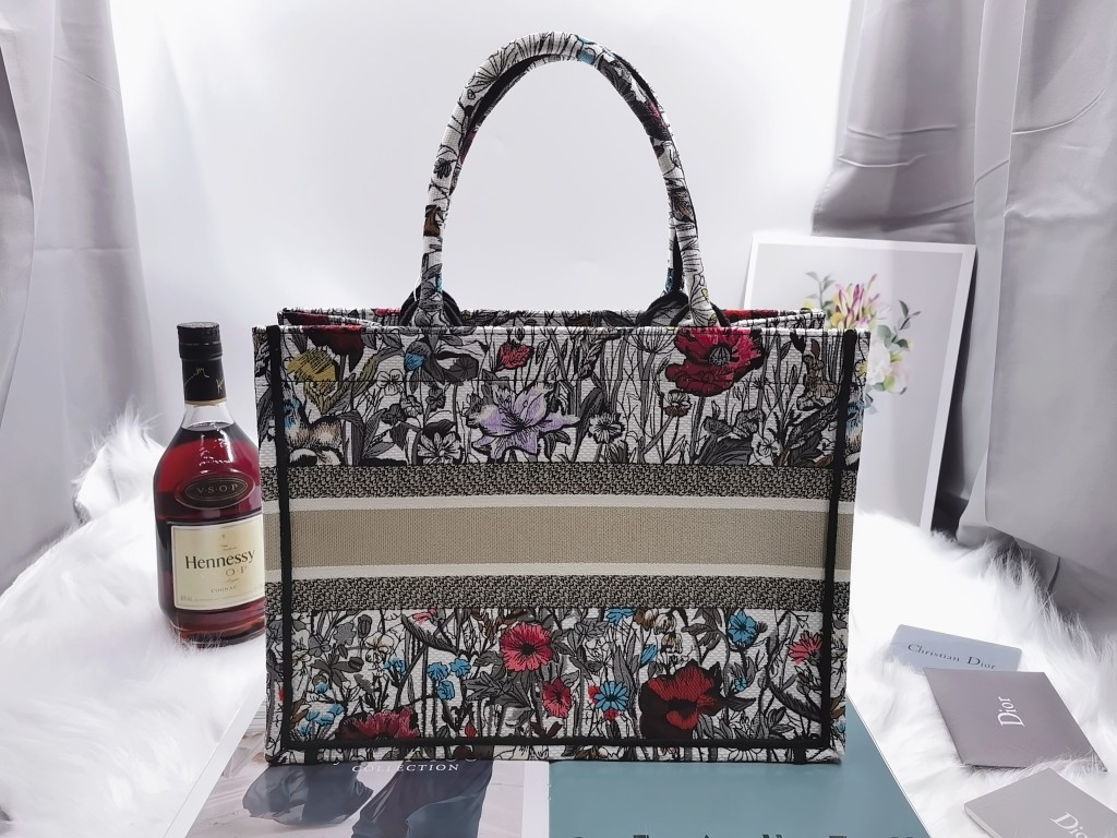 D10r Book Tote