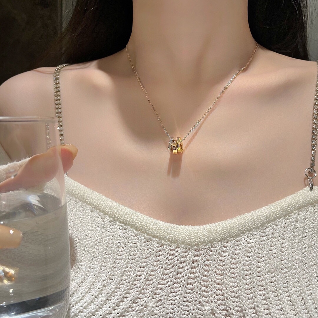 Ca*t1er 6 D1am0nds Love Necklace