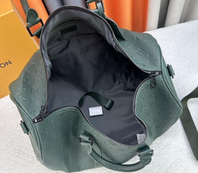 L0vis Vvtt0n Taurillon Leather Keepall Bandouliere 50 In Borneo Green