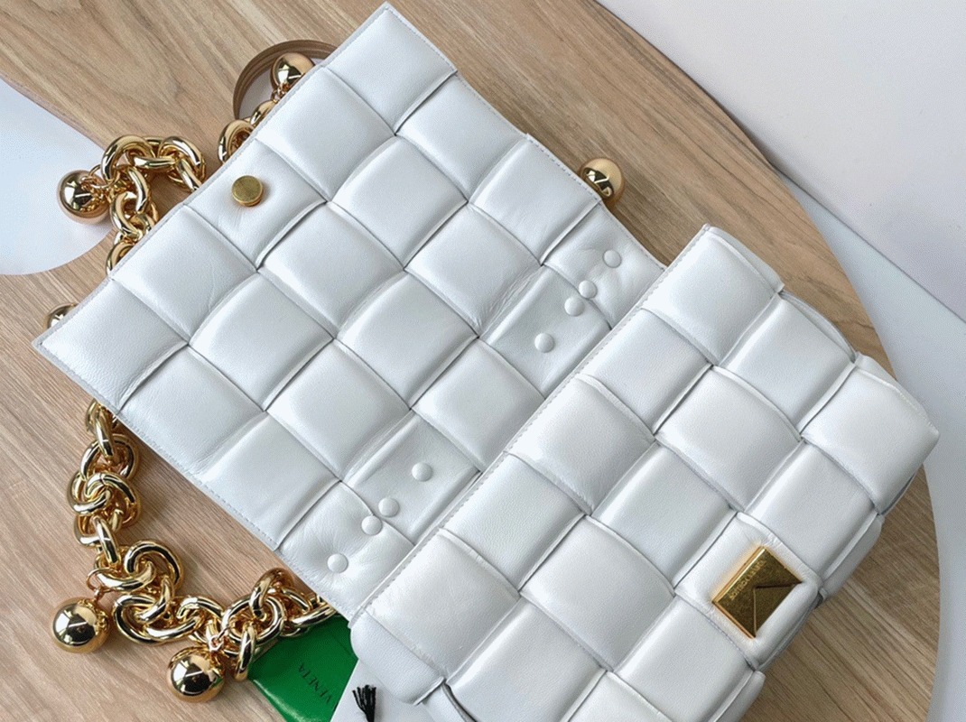 Top Quality Replica B0tt*ga Ven*ta Chain Cassette Bag In White