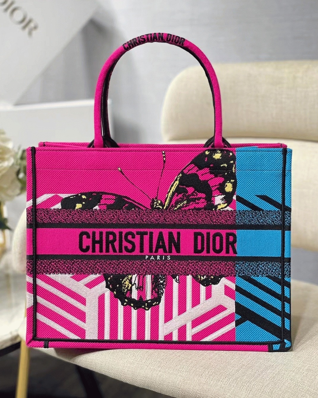D10r Medium Book Tote Bag Fake in Pink D-Jungle Pop Embroidery