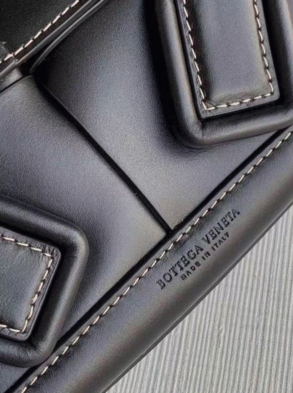 Top Quality Replica B0tt*ga Ven*ta Arco Mini Bag In Black