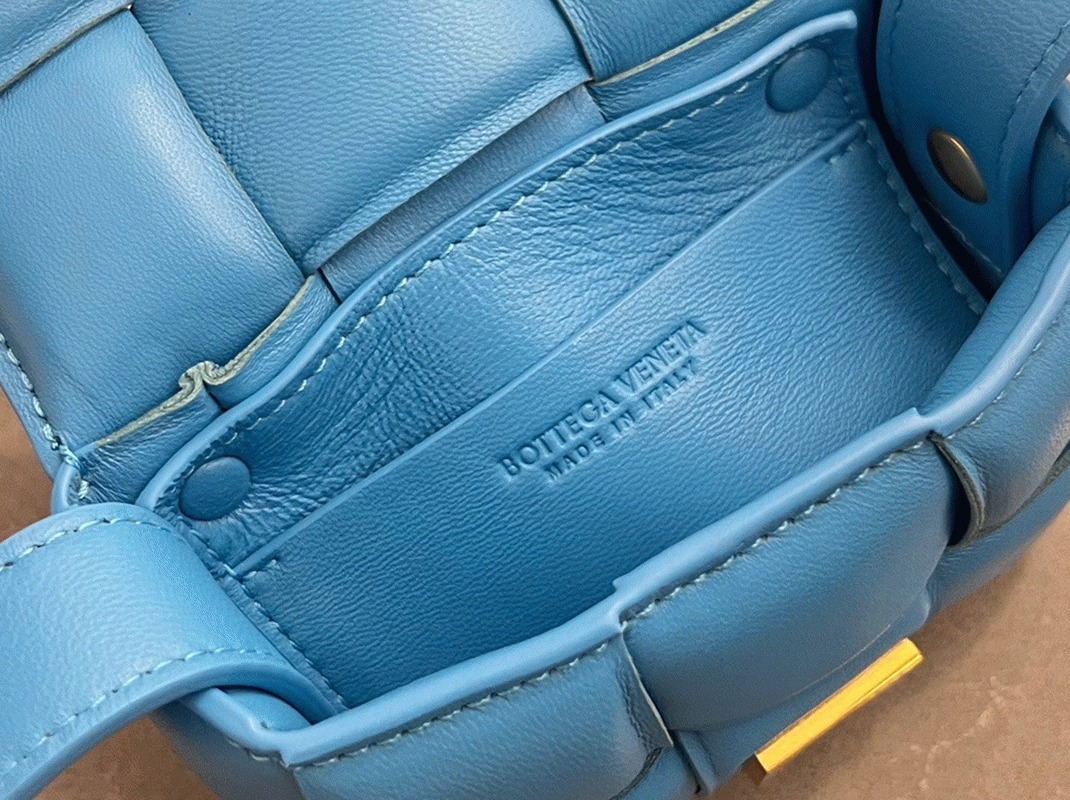 Top Quality Fake B0tt*ga Ven*ta Candy Padded Cassette Bag In Pool