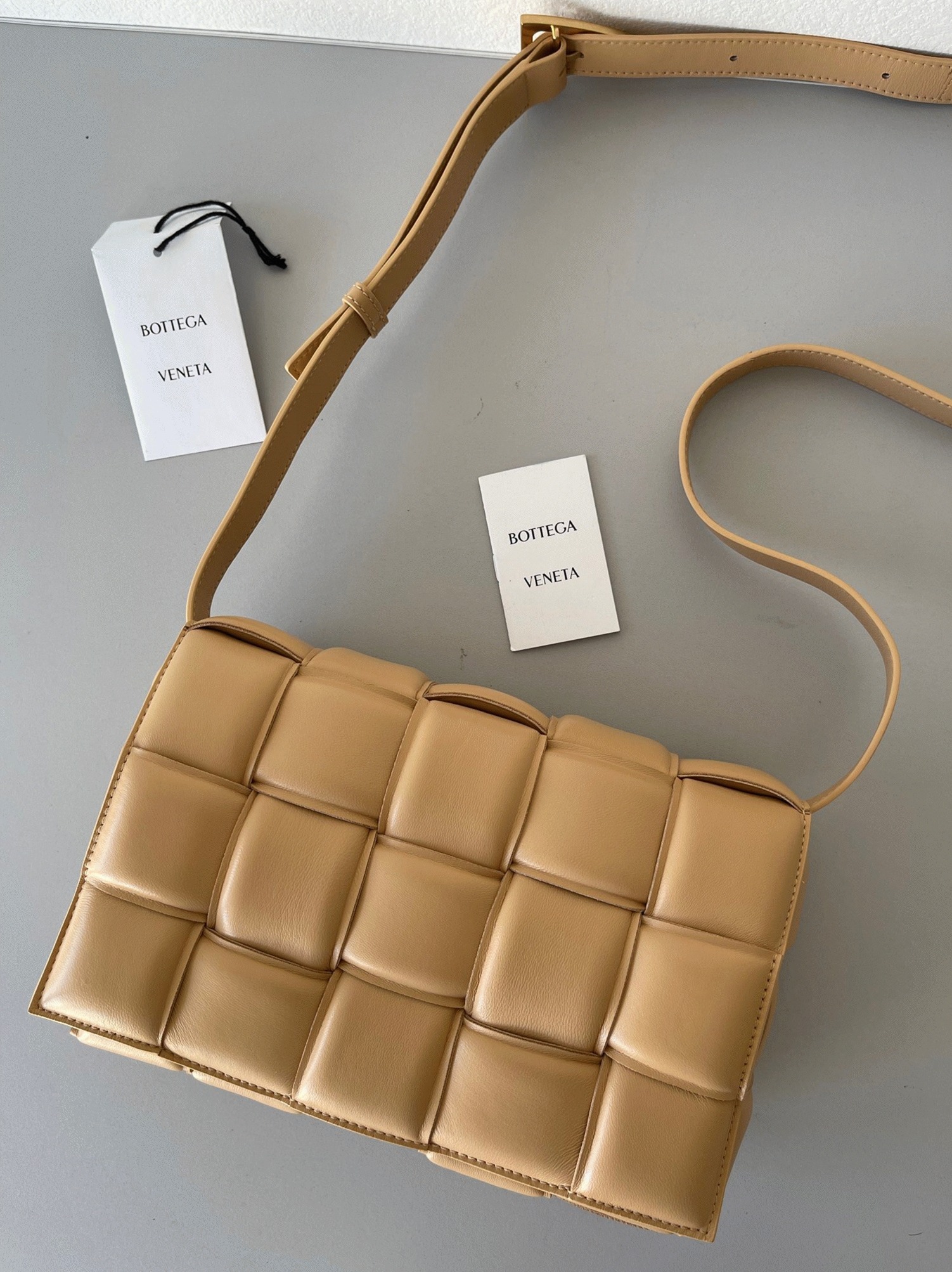 Top Quality Knockoff B0tt*ga Ven*ta Padded Cassette Bag In Almond