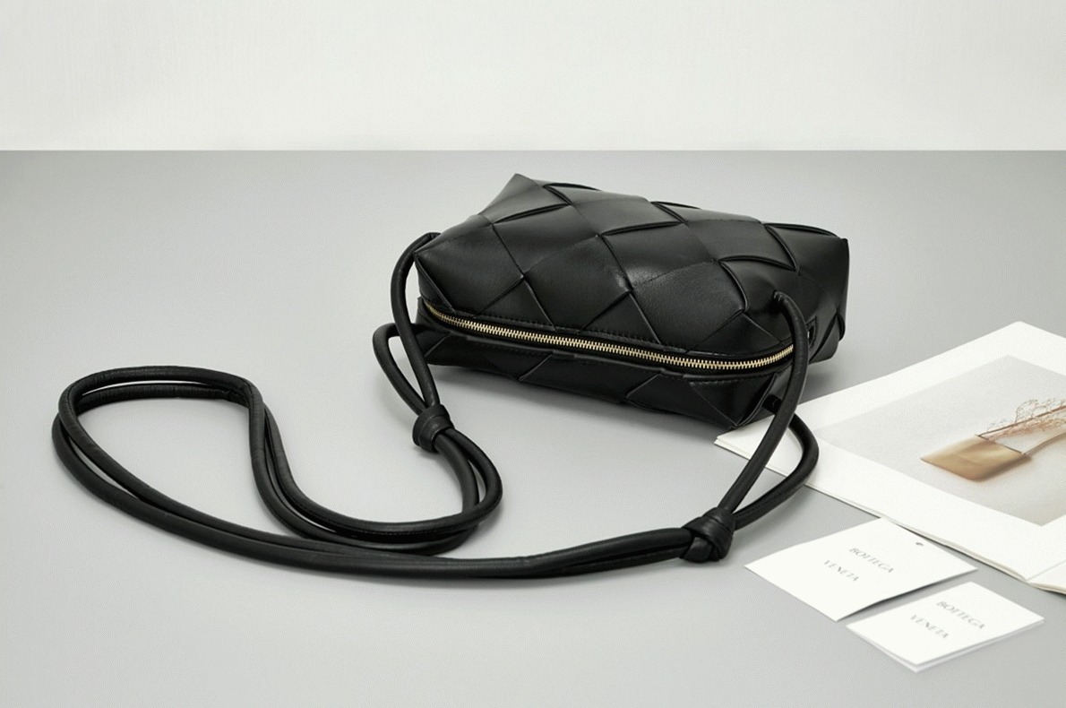 Fake B0tt*ga Ven*ta Small Cassette Camera Bag Black