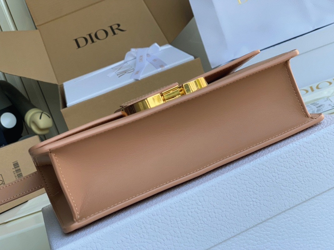 D10r 30 Montaigne Medium Bag Knockoff in Poudre Box Calfskin