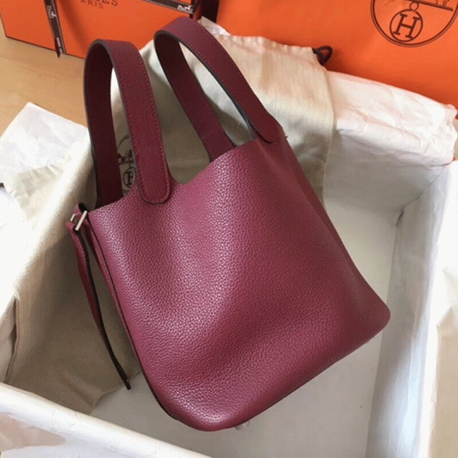 Ruby fake H**me5 Picotin Lock 22cm handbag