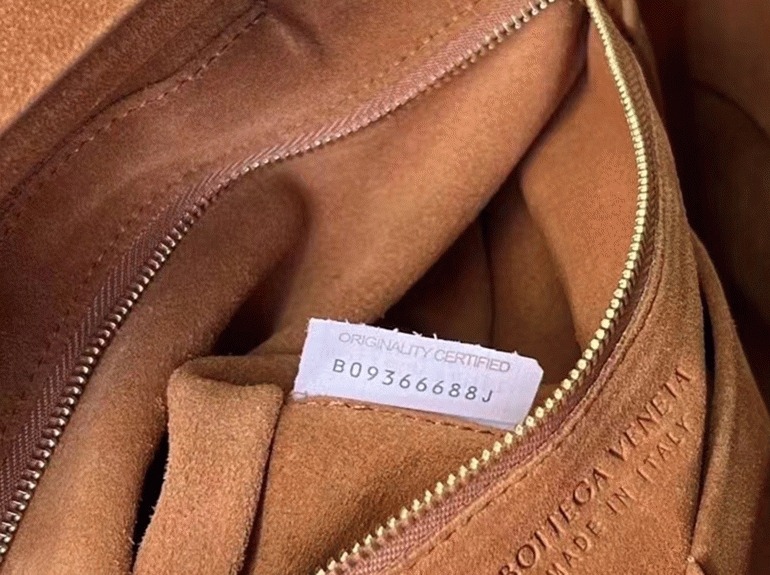 Top Quality Replica B0tt*ga Ven*ta Arco Medium Bag In Caramel