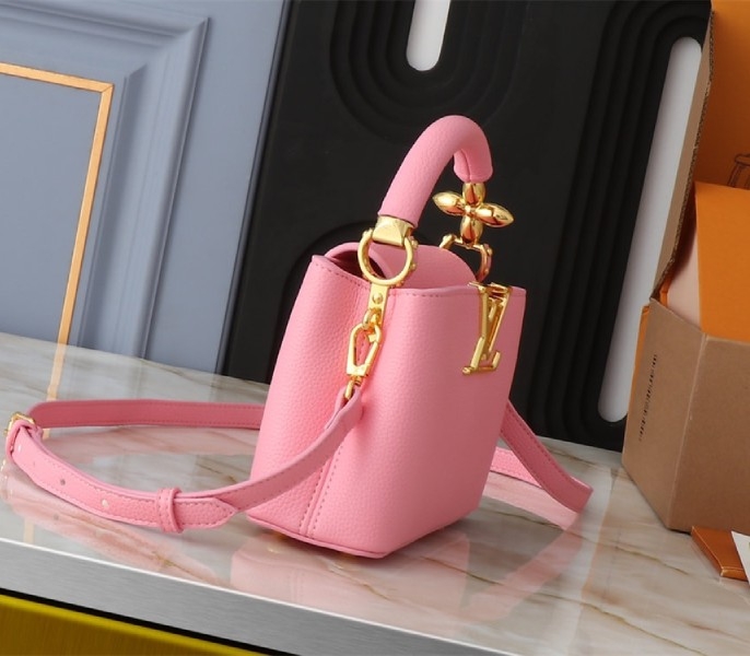 L0vis Vvtt0n Capucines Mini Capucines Handbag In Pink
