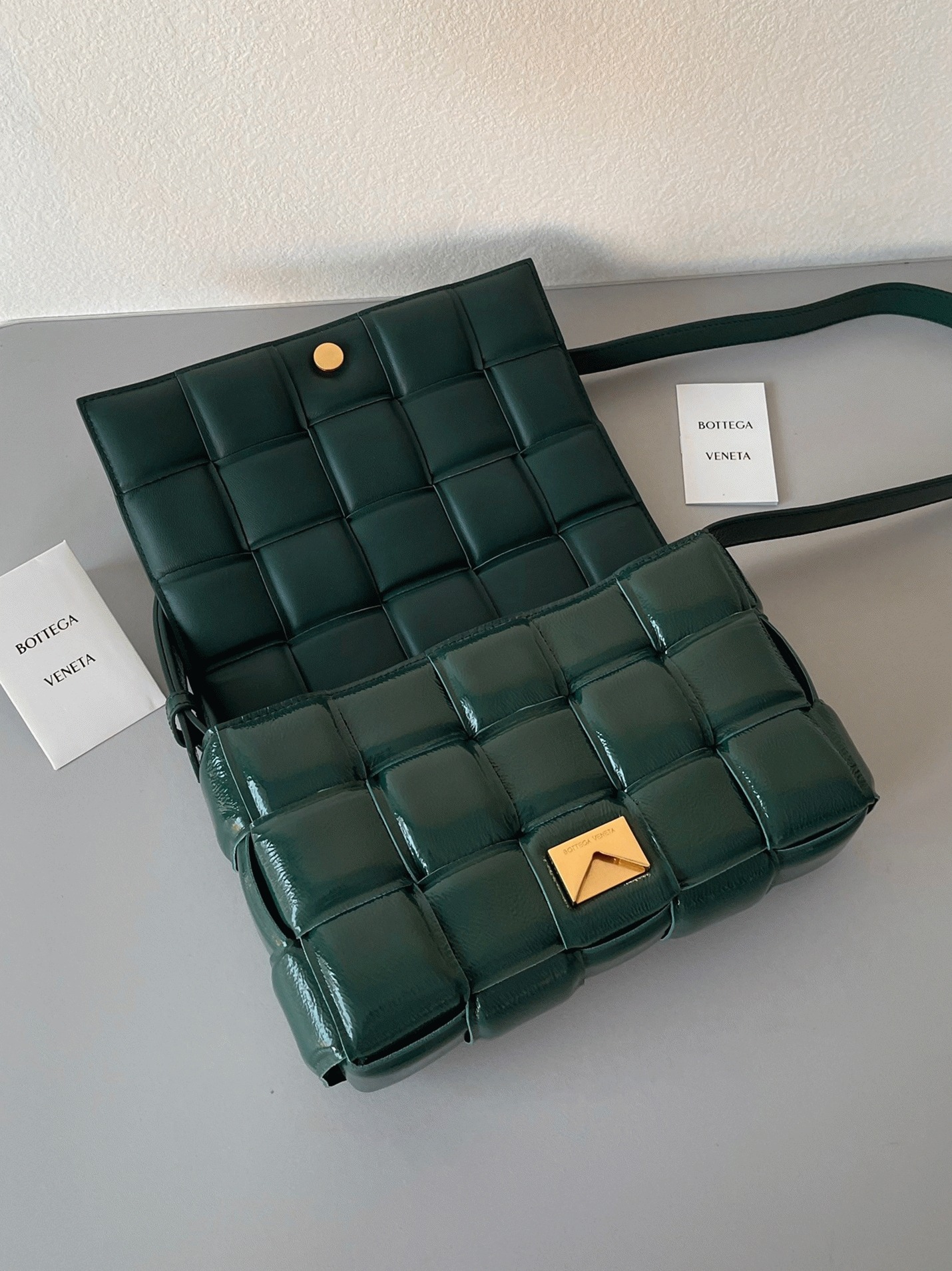 Top Quality Replica B0tt*ga Ven*ta Padded Cassette Bag In Green